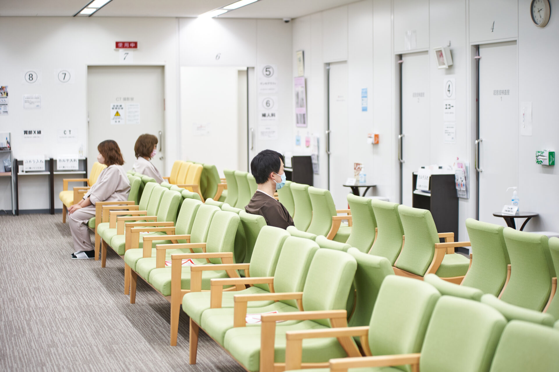 淀屋橋健診プラザの待合スペース